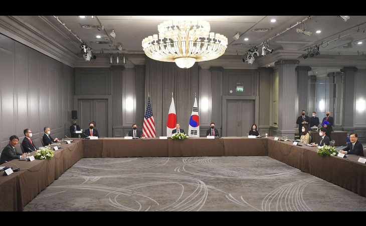 日米韓外相会談 北朝鮮非核化へ緊密に連携して対応を確認 - ảnh 1