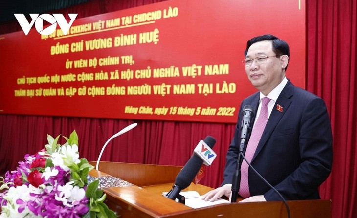 フエ国会議長 在ラオスベトナム大使館を訪れる - ảnh 1