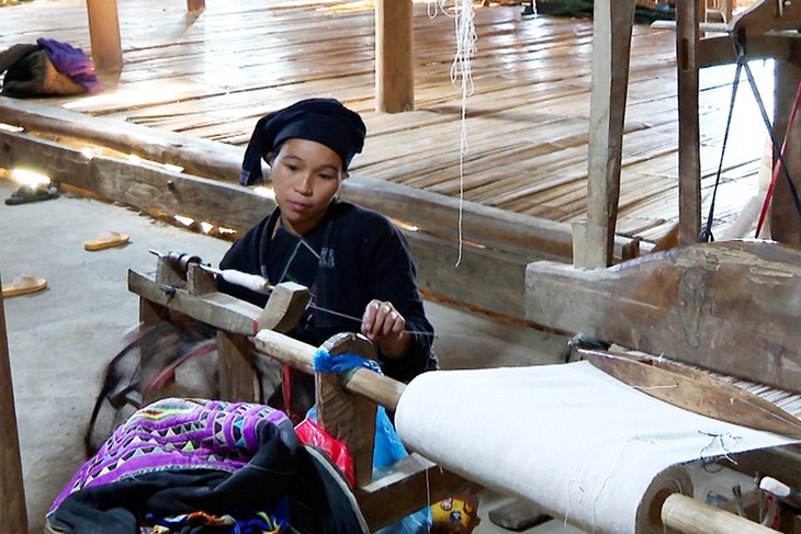 ラオカイ省 少数民族の伝統文化の保存で観光開発を目指す - ảnh 1