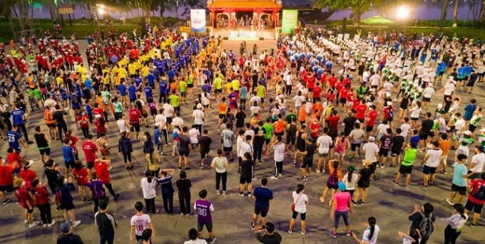 フエ市 「コミュニティの健康のためのジョギング」3千人以上 参加 - ảnh 1