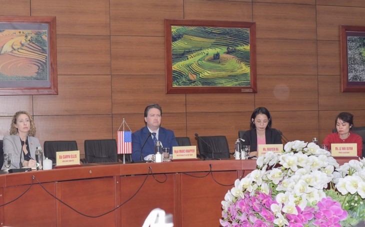 在ベトナムアメリカ大使、北部山間部ラオカイ省を実務訪問 - ảnh 1