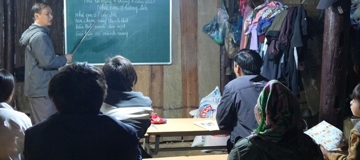 カオバン省ルンサップ集落、非識字者を解消する教室 - ảnh 1