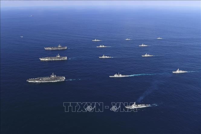 韓米海軍が対潜水艦戦や海上射撃の合同訓練 - ảnh 1