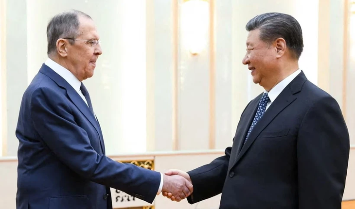 中国外相 ロシア外相と会談 欧米念頭に協力深めていく考え強調 - ảnh 1