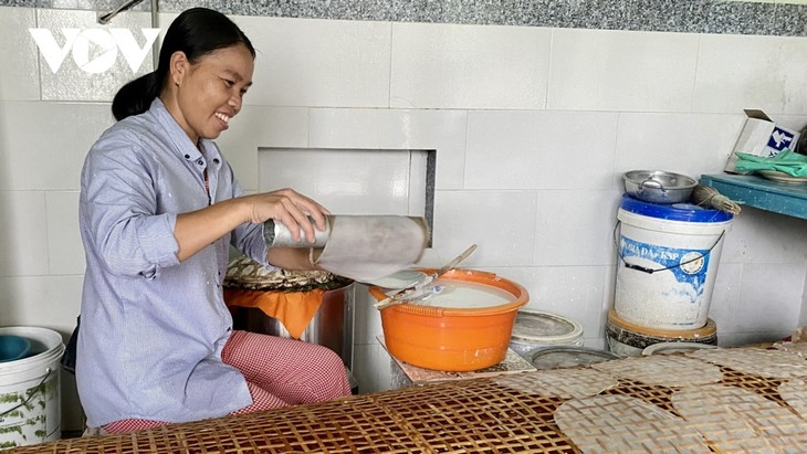 コメ煎餅作りの開発をめざすアンガイ村の取り組み - ảnh 1