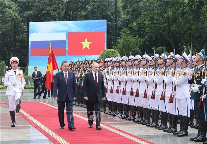 外国のマスメディア プーチン大統領のベトナム訪問を大きく報道 - ảnh 1
