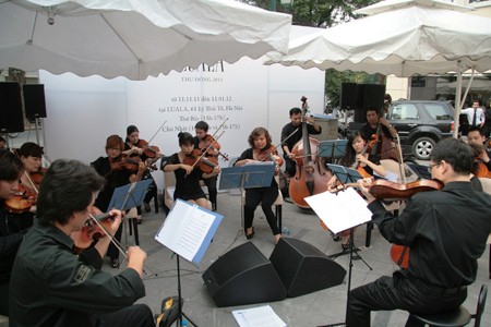 Orkes simphoni jalanan- satu aktivitas kebudayaan baru di kota Hanoi - ảnh 1