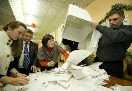 Partai  Rusia Bersatu yang berkuasa tetap memelopori pemilihan Duma Negara Rusia - ảnh 1