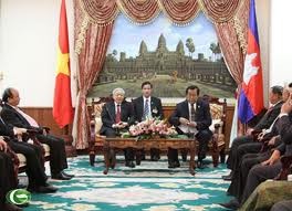Kegiatan - kegiatan Sekretaris Jendral Komite Sentral Partai Komunis Vietnam Nguyen Phu Trong di Kerajaan Kamboja - ảnh 1