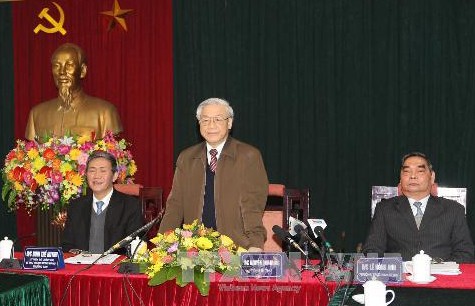Sekjen Vietnam Nguyen Phu Trong mengadakan temu kerja dengan Departemen Komunikasi dan Pendidikan Komite Sentral Partai Komunis Vietnam  - ảnh 1
