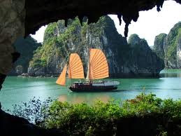 Acara pengumuman  Teluk Ha Long sebagai keajaiban  alam dunia  baru. - ảnh 1