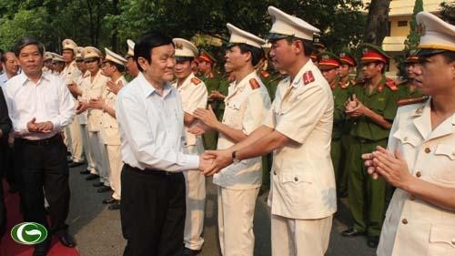 Presiden Vietnam mengadakan temu kerja dengan pimpinan provinsi Dien Bien. - ảnh 1