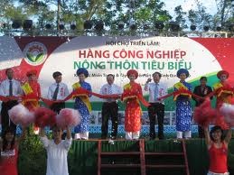 Pekan Raya-Pameran  barang  industri  pedesaan daerah Vietnam Tengah dan daerah Tay Nguyen - ảnh 1