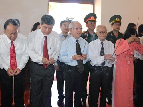Memperingati utah ke-101  Hari Keberangkatan Presiden Ho Chi Minh ke luar negeri untuk  mencari jalan menyelamatkan Tanah Air  - ảnh 1