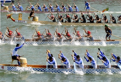 Lomba Pecun atau Festival Mendayung Perahu Naga di Vietnam - ảnh 2