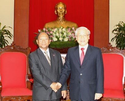Sekjen KS PKV Nguyen Phu Trong menerima Ketua  Parlemen Kerajaan Kamboja Heng Samrin - ảnh 1