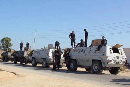 Mesir menggelarkan kekuatan keamanan besar di semenanjung Xinai - ảnh 1