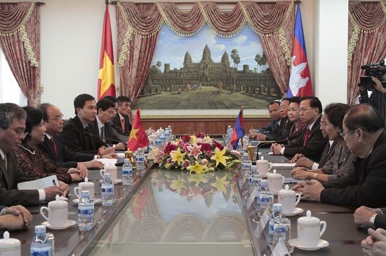  Deputi PM Vietnam Nguyen Xuan Phuc mengakhiri kunjungan kerja di Kamboja - ảnh 1