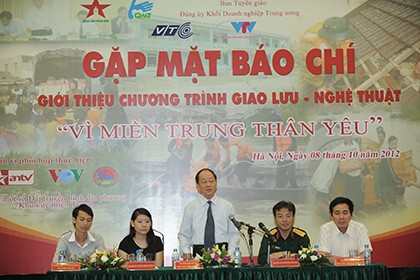 Program  pertemuan dan kesenian “Demi Vietnam Tengah yang  tercinta” akan segera berlangsung di kota Hanoi. - ảnh 1