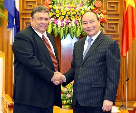 Deputi PM Vietnam Nguyen Xuan Phuc menerima Wakil Ketua Dewan Menteri Kuba. - ảnh 1