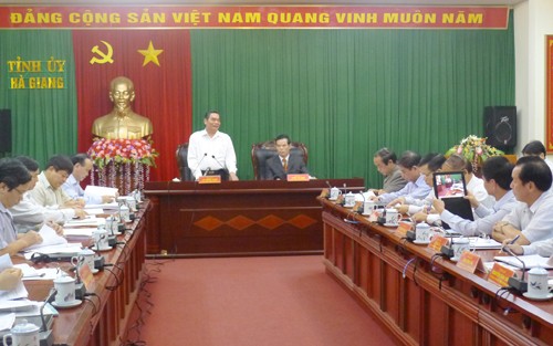 Le Hong Anh, Anggota Polit Biro KS PKV, Anggota Harian Sekretariat KS PKV mengadakan temu kerja di provinsi Ha Giang. - ảnh 1