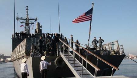 Kapal perang Amerika tiba di Kamboja untuk  ikut serta pada  latihan perang  angkatan laut  bersama - ảnh 1