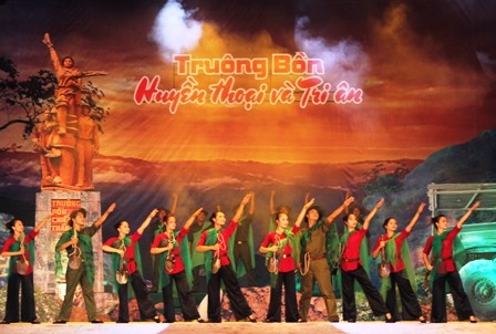 Pertemuan  kesenian “Truong Bon” – legenda dan ucapan terimakasih - ảnh 1