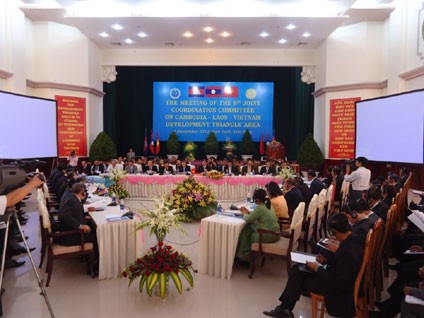 Konferensi ke-8  Komite Koordinasi bersama  kawasan segi tiga perkembangan  Kamboja-Laos-Vietnam. - ảnh 1