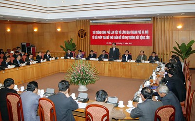 PM Vietnam Nguyen Tan Dung  meminta kepada kota Hanoi supaya berfokus   mengembangkan perumahan  masyarakat. - ảnh 1