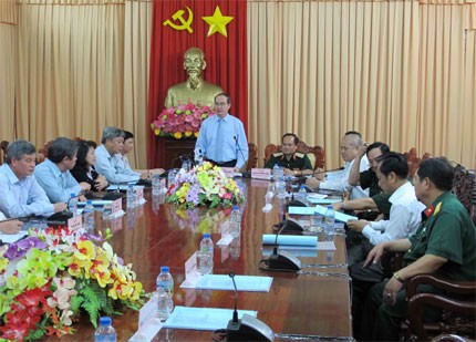 Deputi PM Vietnam Nguyen Thien Nhan melakukan kunjungan kerja ke unit –unit Markas Komando Daerah Militer  Nomor 9 - ảnh 1