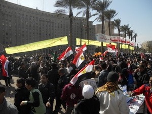 Bentrokan antara  kaum demonstran dan polisi terjadi lagi  di Mesir. - ảnh 1