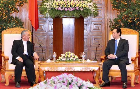 PM Vietnam Nguyen Tan Dung mengunjungi dan menyampaikan ucapan selamat Tahun Baru kepada para mantan pemimpin Partai Komunis dan Negara                    - ảnh 2