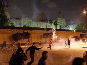 Mesir  menyelidiki sebab –musabab  yang mengakibatkan kekerasan di sekitar Istana Presiden. - ảnh 1