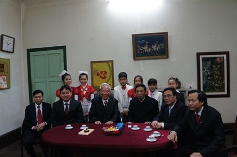 Sekretariat  Liga Pemuda Komunis Ho Chi Minh  mengunjungi dan mengucapkan selamat Tahun Baru kepada para pemimpin Partai dan Negara - ảnh 1