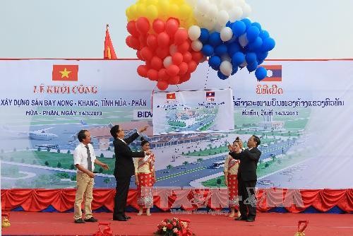 PM Vietnam, Nguyen Tan  Dung melakukan  kunjungan kerja di provinsi Huaphan (Laos) - ảnh 1