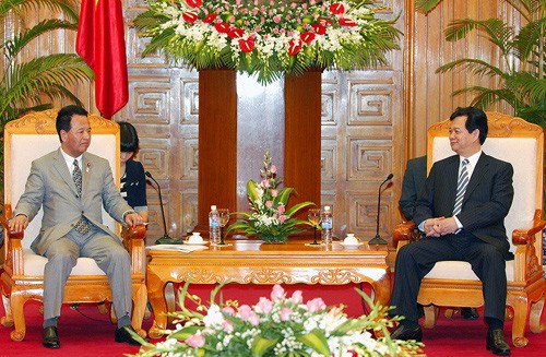 PM Vietnam, Nguyen Tan Dung  menerima Menteri urusan kebijakan ekonomi  dan keuangan Jepang. - ảnh 1