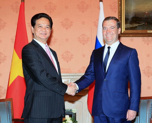 PM Vietnam, Nguyen Tan Dung mengadakan pembicaraan dengan PM Rusia, Dmitry Medvedev - ảnh 1