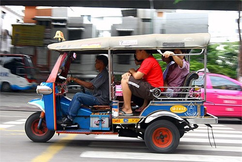 Kendaraan wisata - aksentuasi khas dari pariwisata  ASEAN - ảnh 2