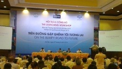 Lokakarya untuk mengumumkan  Laporan tahunan ekonomi Vietnam –tahun 2013. - ảnh 1