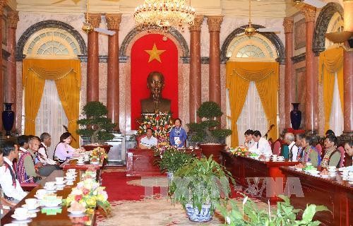 Partai Komunis dan Negara Vietnam memperhatikan rakyat etnis minoritas. - ảnh 1
