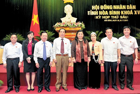Wakil Ketua MN Tong Thi Phong  menghadiri persidangan  ke-6 Rakyat Provinsi Hoa Binh, Vietnam Utara - ảnh 1
