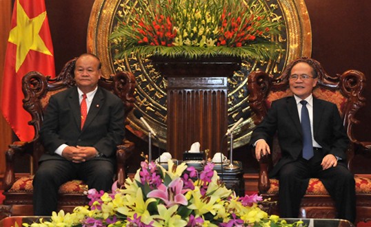 Ketua  MN Vietnam Nguyen Sinh Hung menerima  kelompok  legislator persahabatan Thailand-Vietnam. - ảnh 1