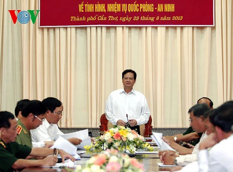 PM Vietnam Nguyen Tan Dung melakukan temu kerja dengan Komite Partai Kodam  9 - ảnh 1
