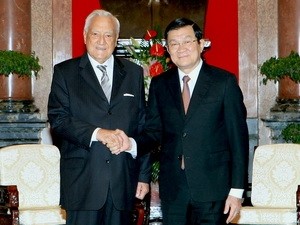 Presiden Vietnam Truong Tan Sang  menerima Ketua Kelompok Legislator  Persahabatan Perancis-Vietnam. - ảnh 1