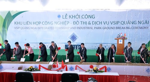 Pembukaan upacara pencangkulan pertama Zona Kombinat industri, perkotaan dan layanan jasa Quang Ngai. - ảnh 1