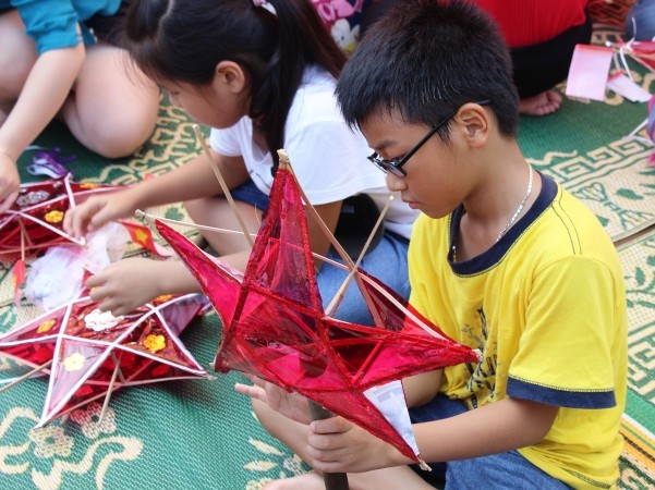 Bergembira dengan Festival Medio Musim Rontok,  sambil  menguak tabir Asia Tenggara - ảnh 3