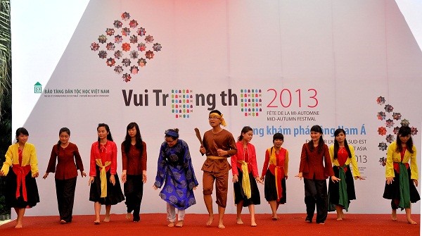 Bergembira dengan Festival Medio Musim Rontok,  sambil  menguak tabir Asia Tenggara - ảnh 1