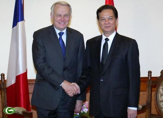 PM Vietnam, Nguyen Tan Dung melakukan kunjungan  di Perancis  - ảnh 1