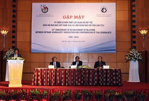Jurnalisme Vietnam dan Thailand turut membangun ASEAN yang damai, stabil dan berkembang. - ảnh 1