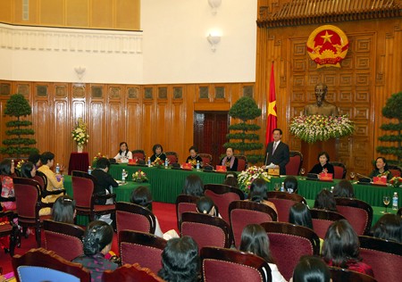 PM Vietnam Nguyen Tan Dung menerima  para anggota wanita MN  - ảnh 1